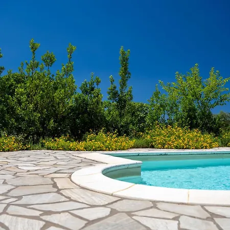 Villa Rafael Con Piscina, Iun P4098